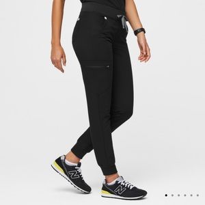 FIGS Zamora Jogger Pants in Black